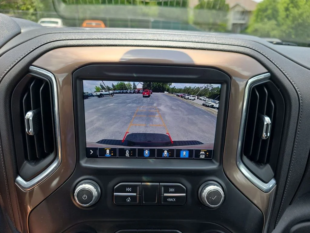 Used 2023 Red Chevrolet High Country image 22