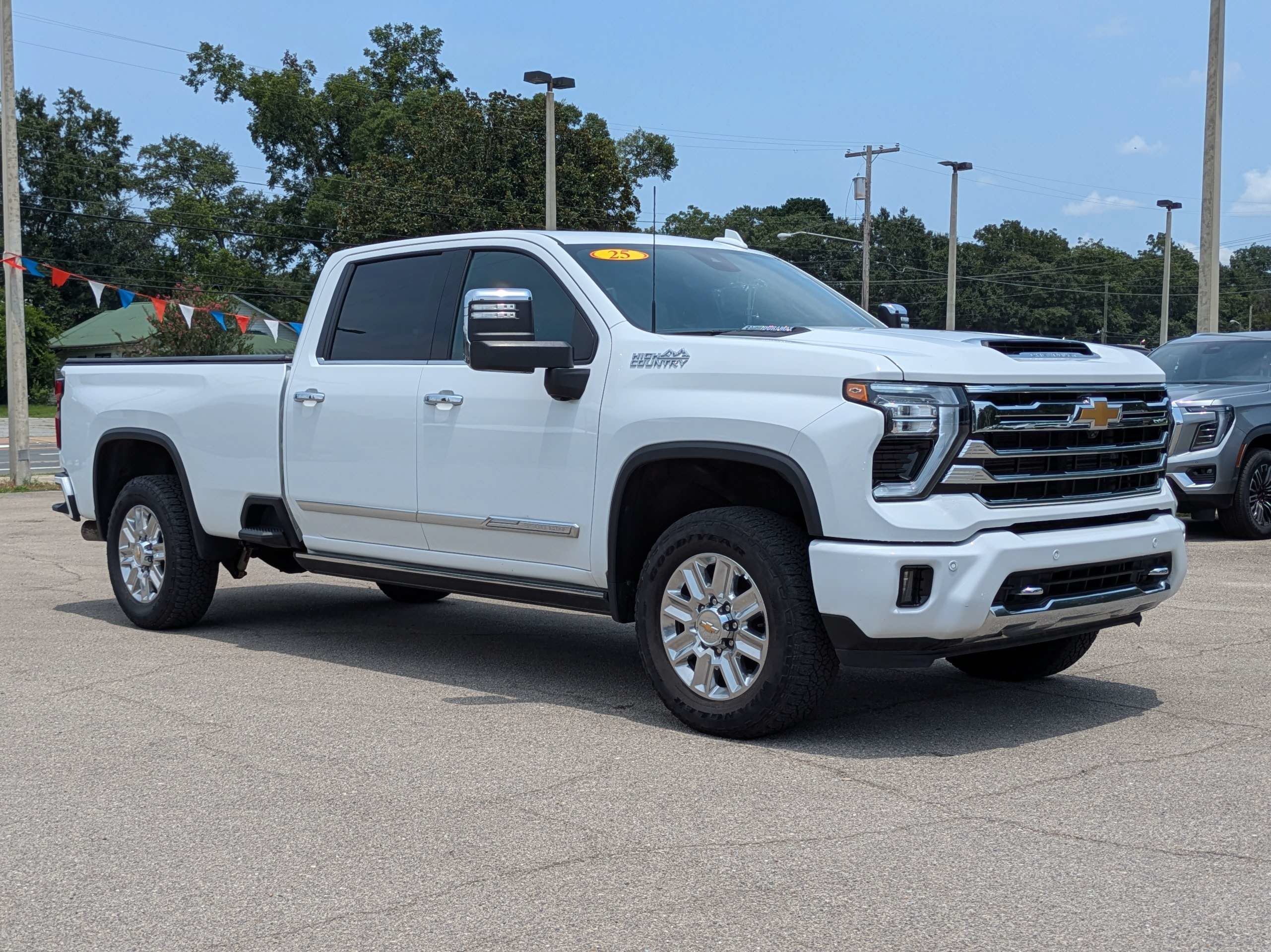Used 2025 Summit White Chevrolet High Country image 2
