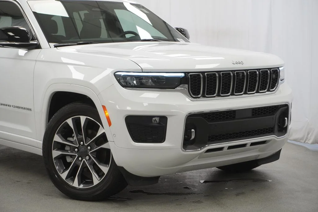 Used 2025 White Jeep Overland image 3