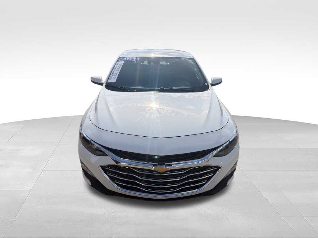 Used 2025 White Chevrolet LT image 8