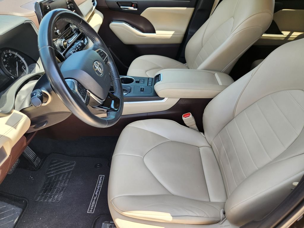 Used 2021 Opulent Amber Toyota XLE image 13