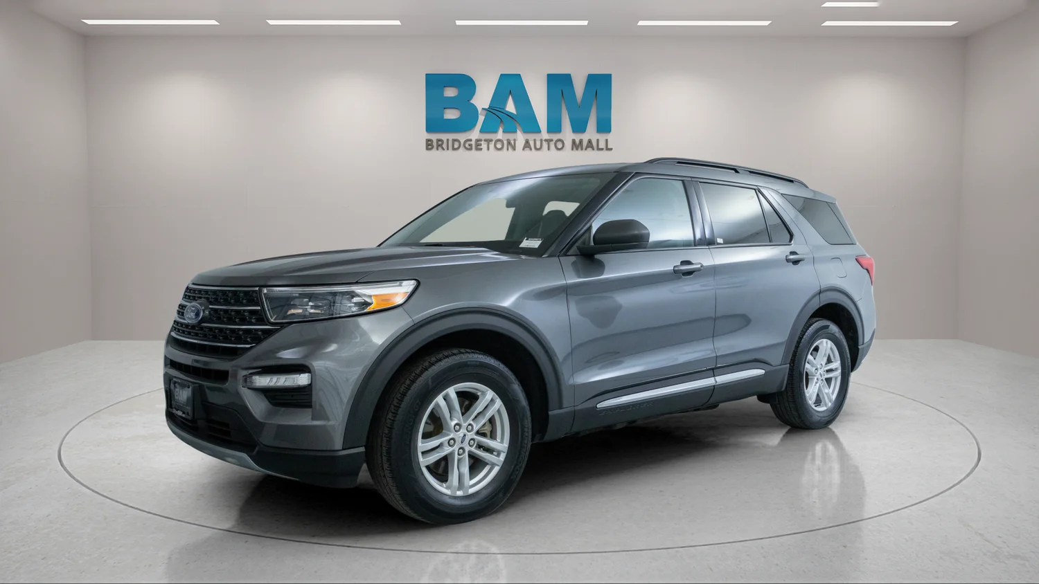 Used 2023 Gray Ford XLT image 3