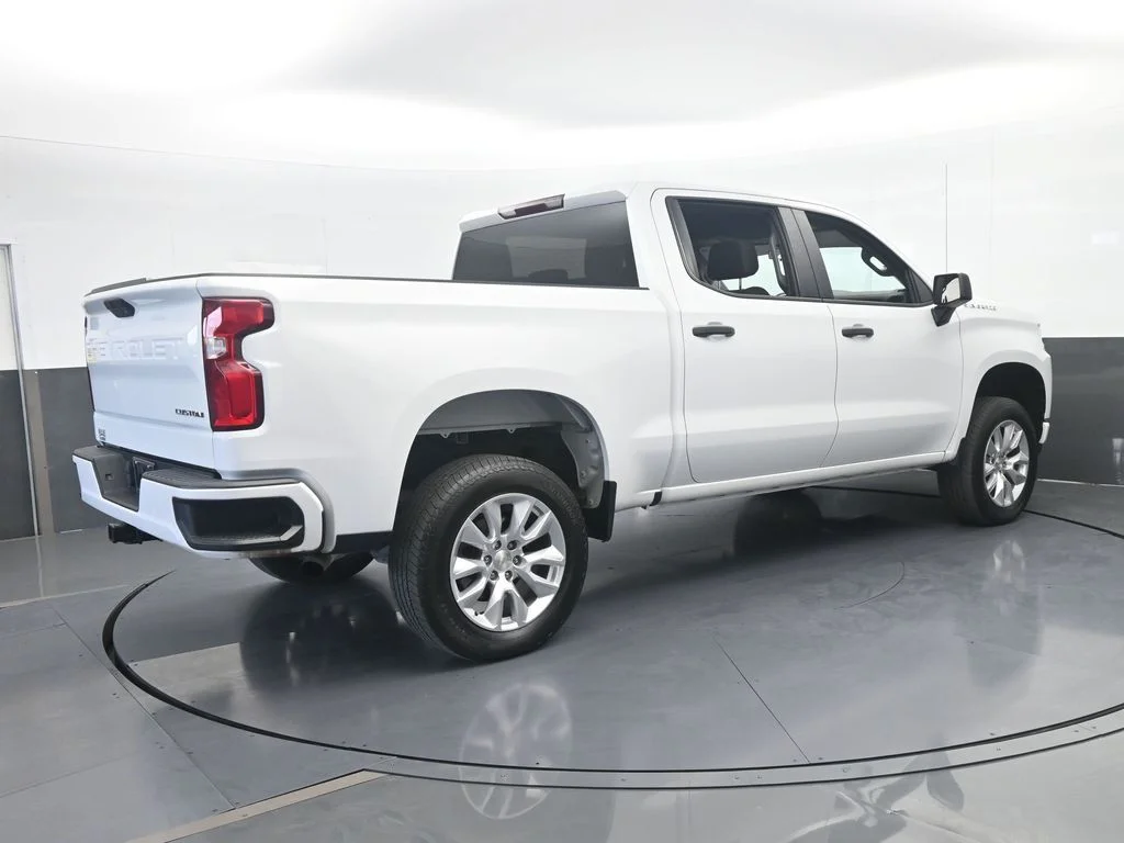 Used 2022 Summit White Chevrolet Custom image 6