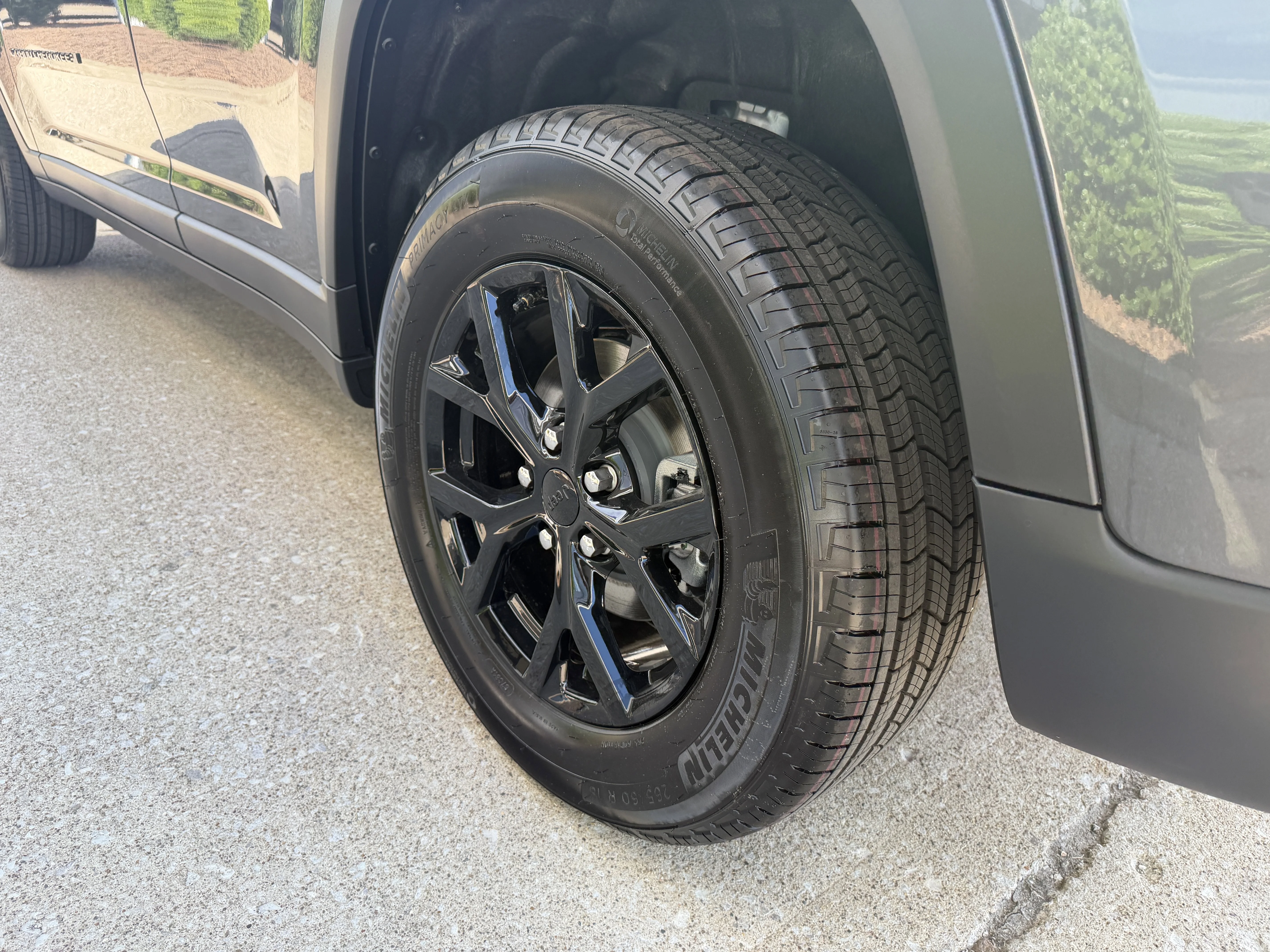 New 2026 Baltic Gray Metallic Clear-Coat Exterior Paint Jeep Altitude image 13
