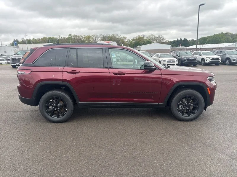 New 2026 Velvet Red Pearl-Coat Exterior Paint Jeep Altitude image 2