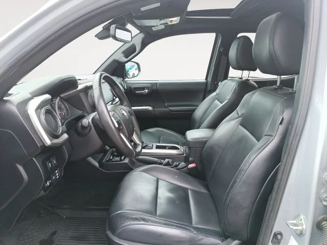 Used 2021  Toyota Limited image 9