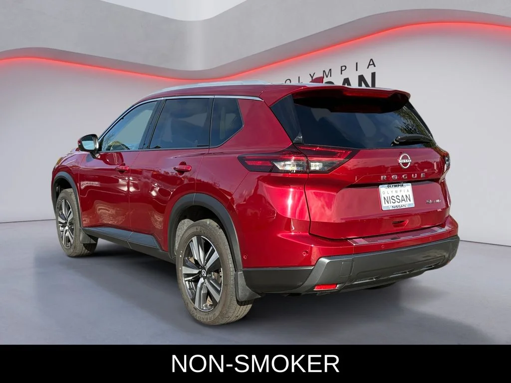 Used 2025 Red Nissan SL image 4