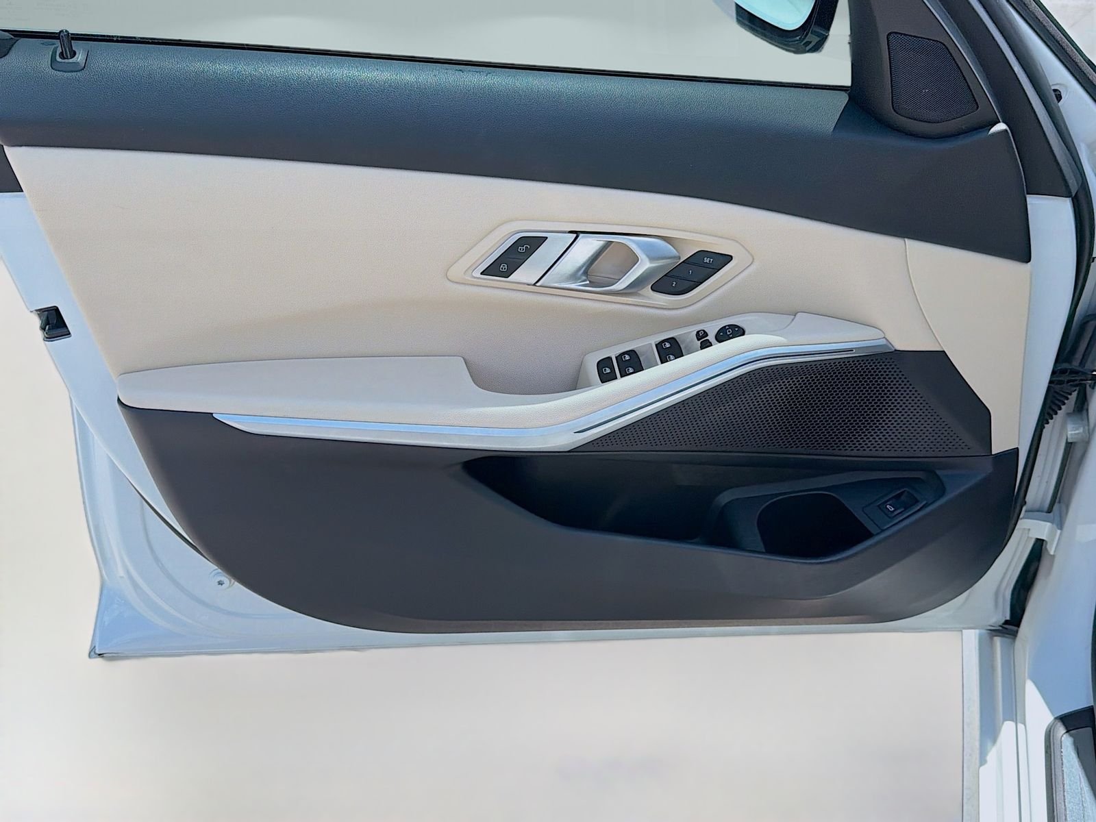 Used 2019 White BMW 330i image 20