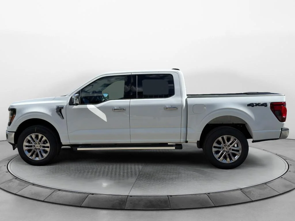 New 2026 Oxford White Ford XLT image 2