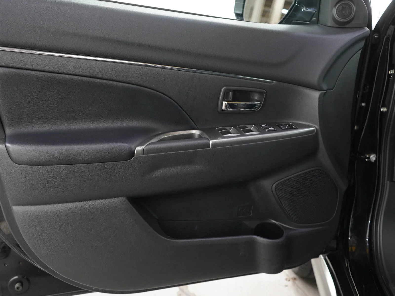 Used 2024 Black Mitsubishi SE image 18