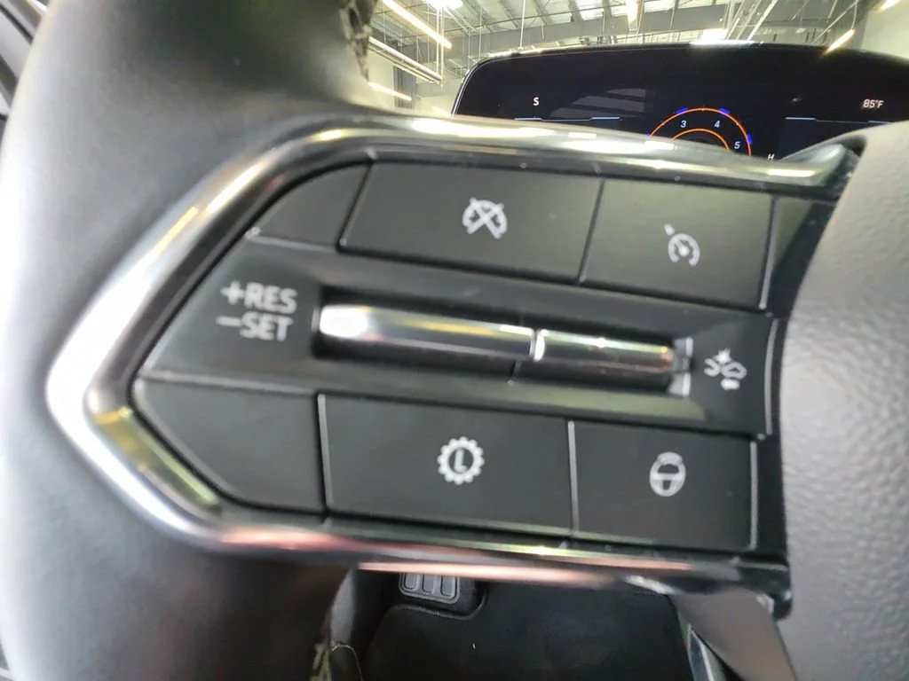 Used 2026 Polar White Tricoat Chevrolet Z71 image 20