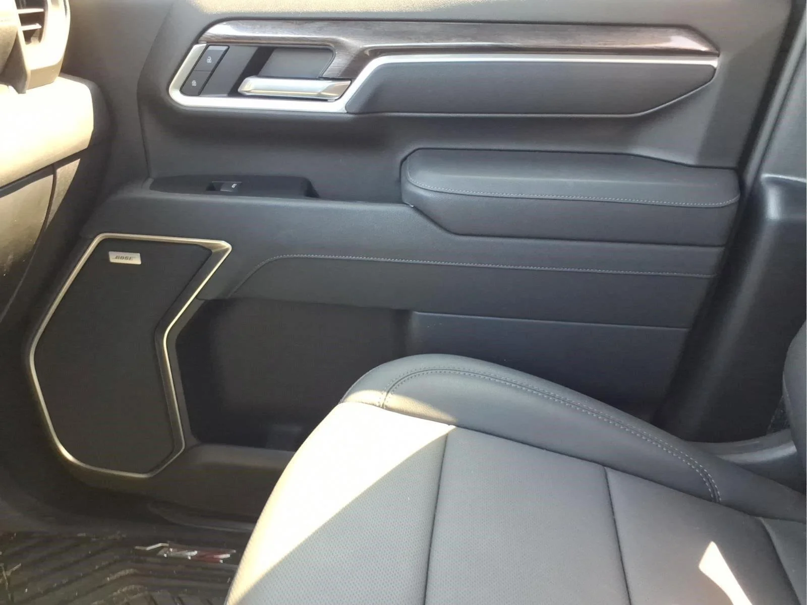 Used 2026 Summit White Chevrolet LTZ image 28