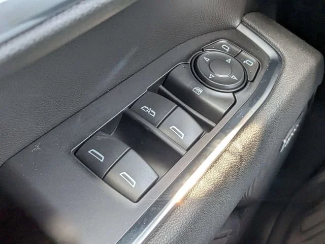 New 2026 Summit White GMC Elevation image 24