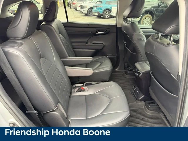 Used 2020 Silver Toyota XLE image 47