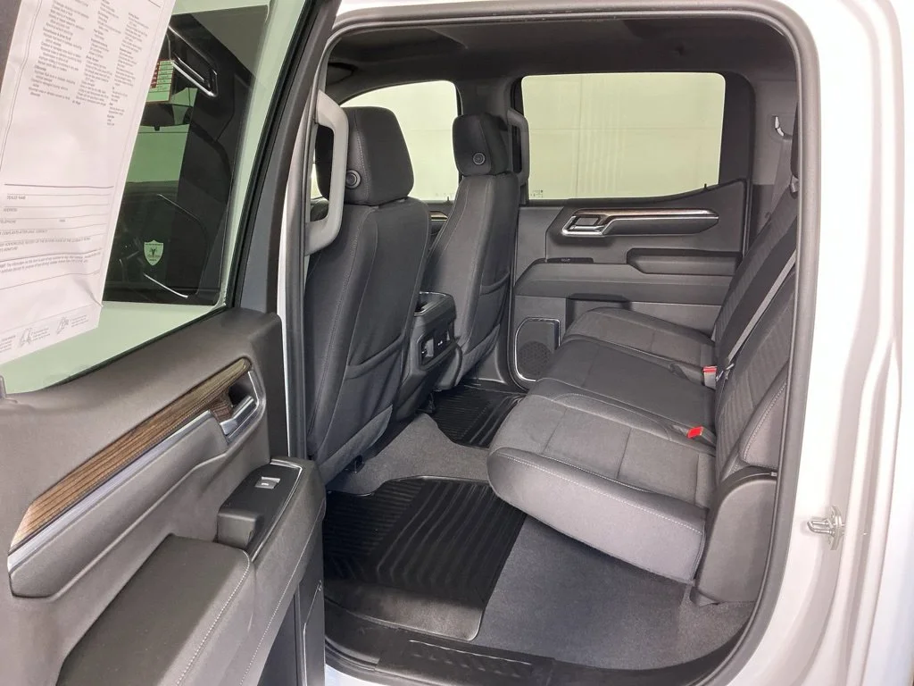 Used 2024 Summit White Chevrolet RST image 13