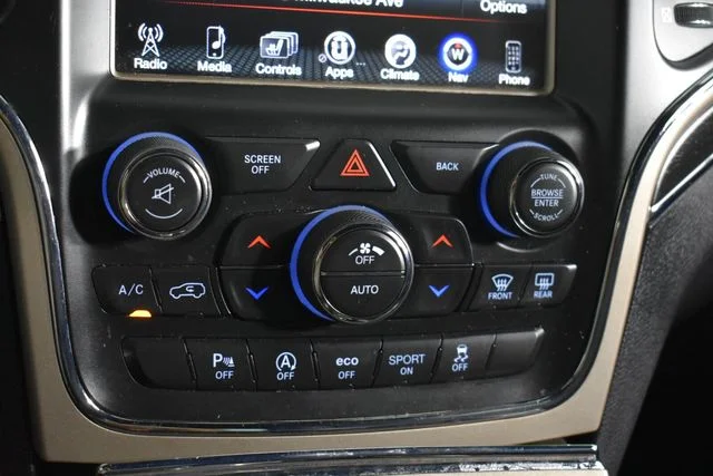 Used 2016 Silver Jeep Limited image 35