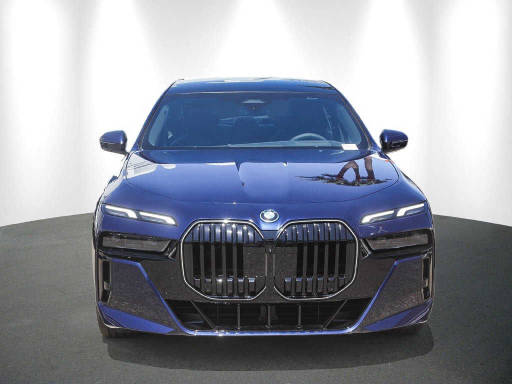 2026 BMW 7 Series photo 2