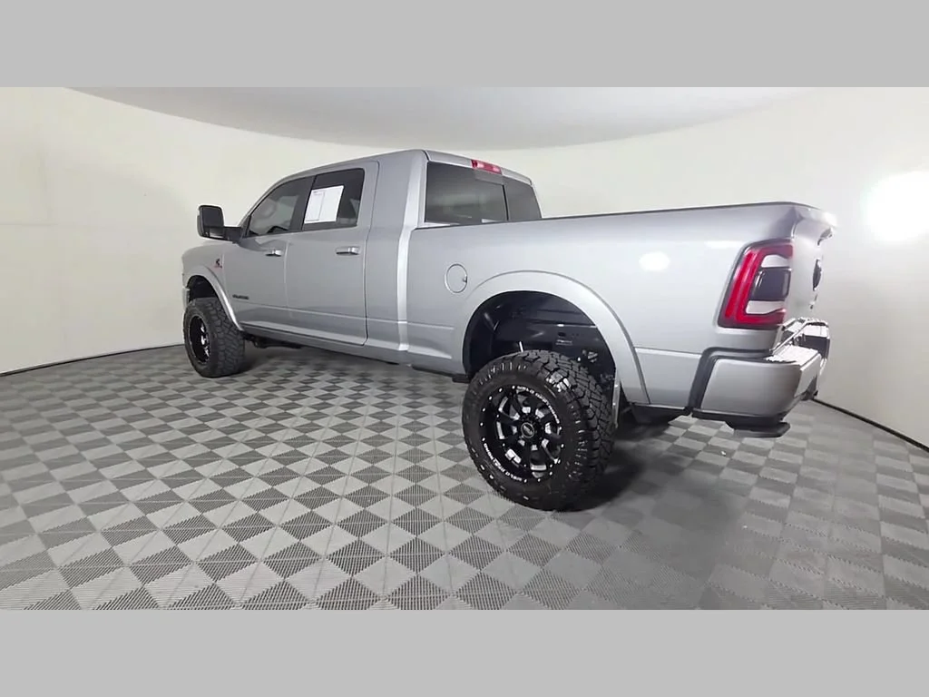 Used 2024 Billet Silver Metallic Clearcoat Ram Laramie image 48