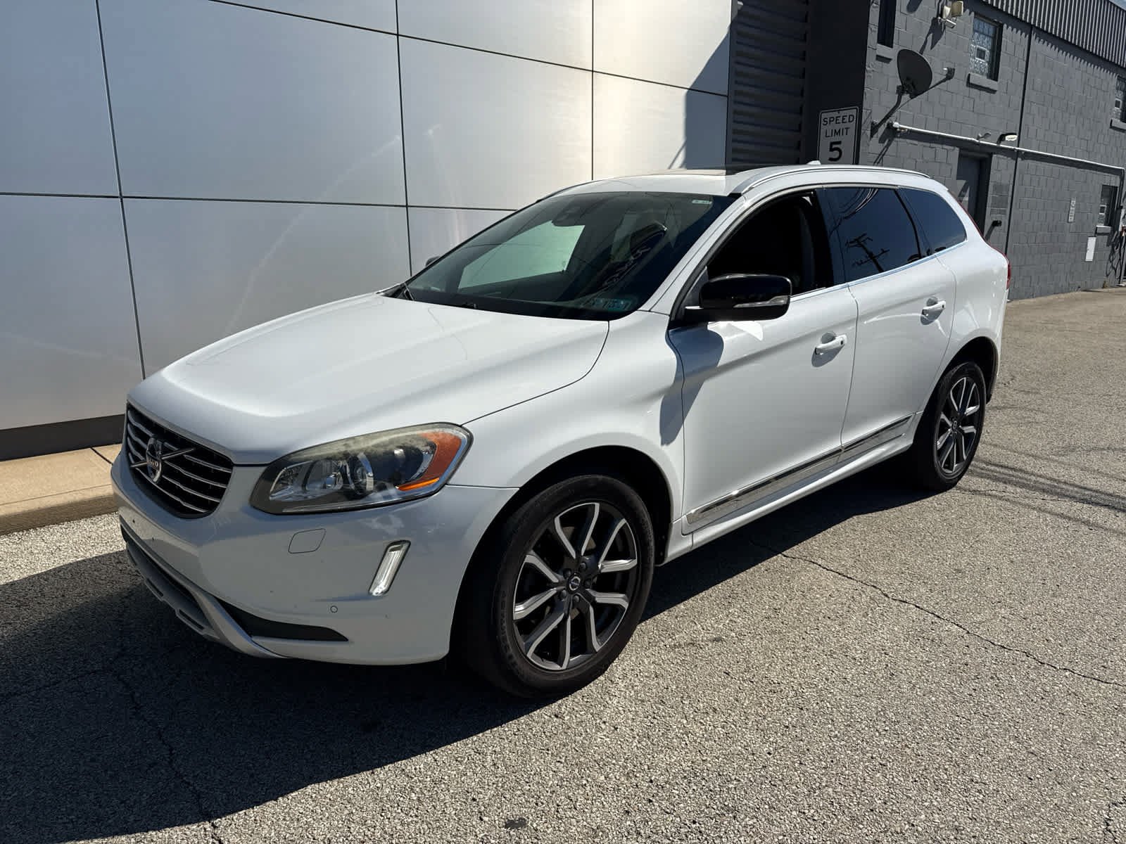 2017 Volvo XC60 T6 Dynamic