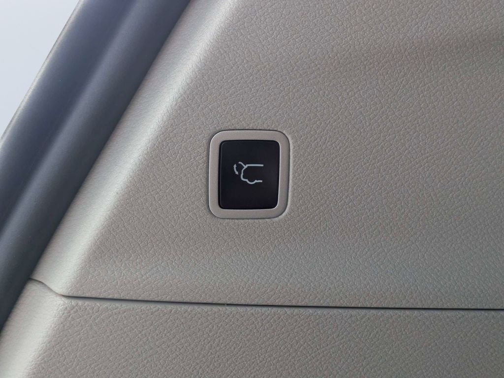 Used 2024 Silver Chrysler Touring L image 13