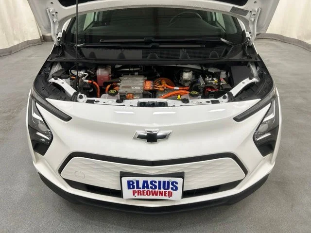 Used 2022 White Chevrolet 1LT image 24
