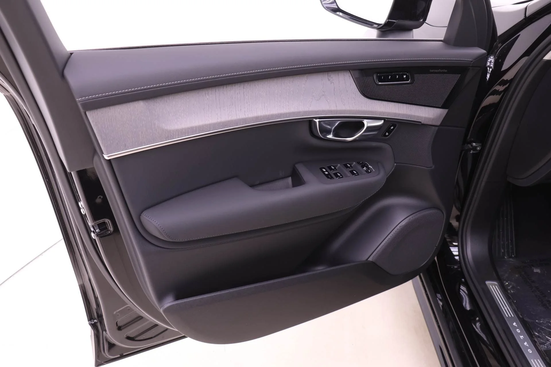 New 2026 Onyx Black Volvo Ultra image 11