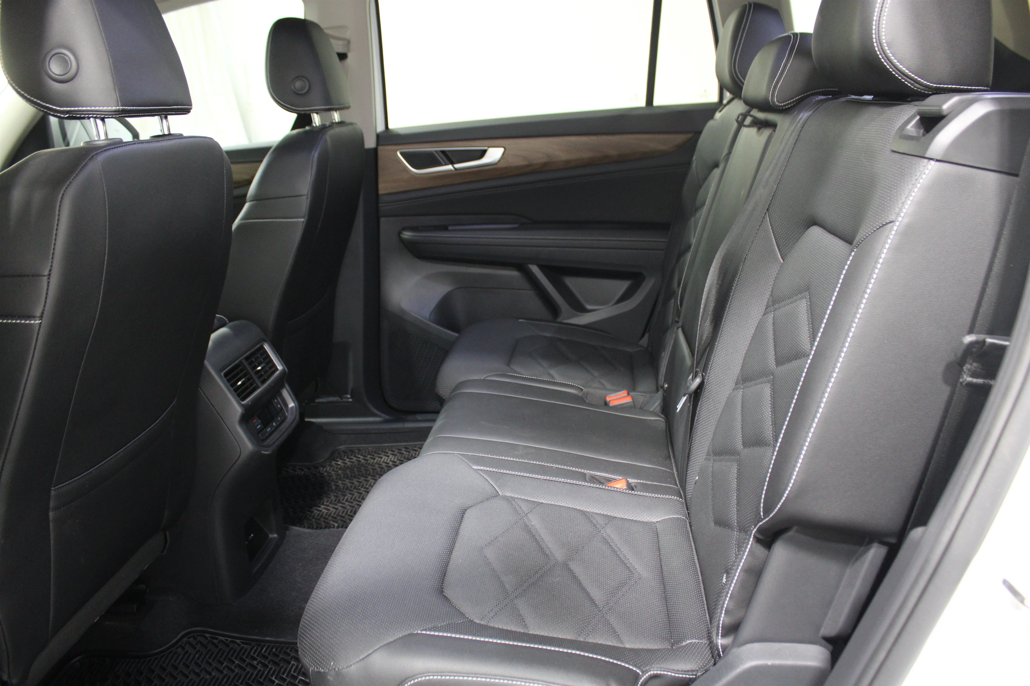 2025 Volkswagen Atlas SE - Photo 19