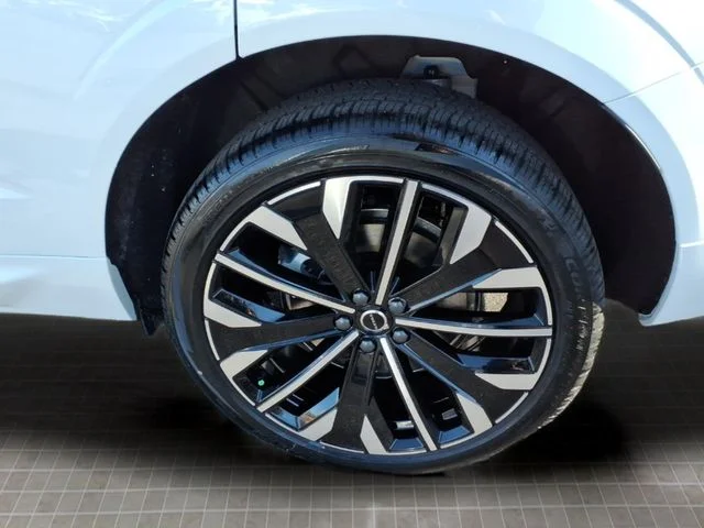New 2026 Crystal White Volvo T8 Ultra image 10