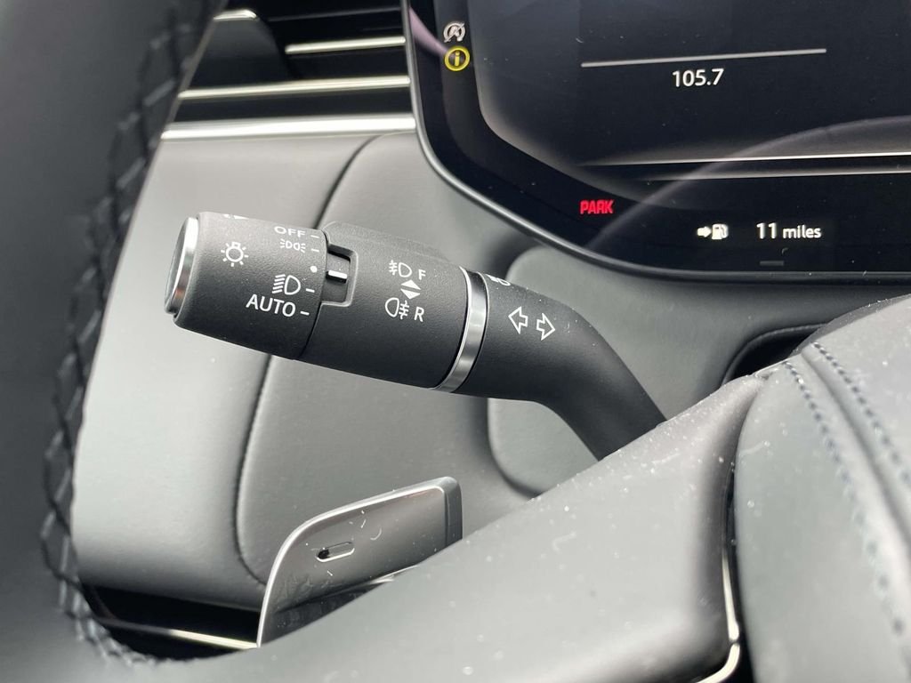 New 2026 Fuji White Land Rover Dynamic SE image 38