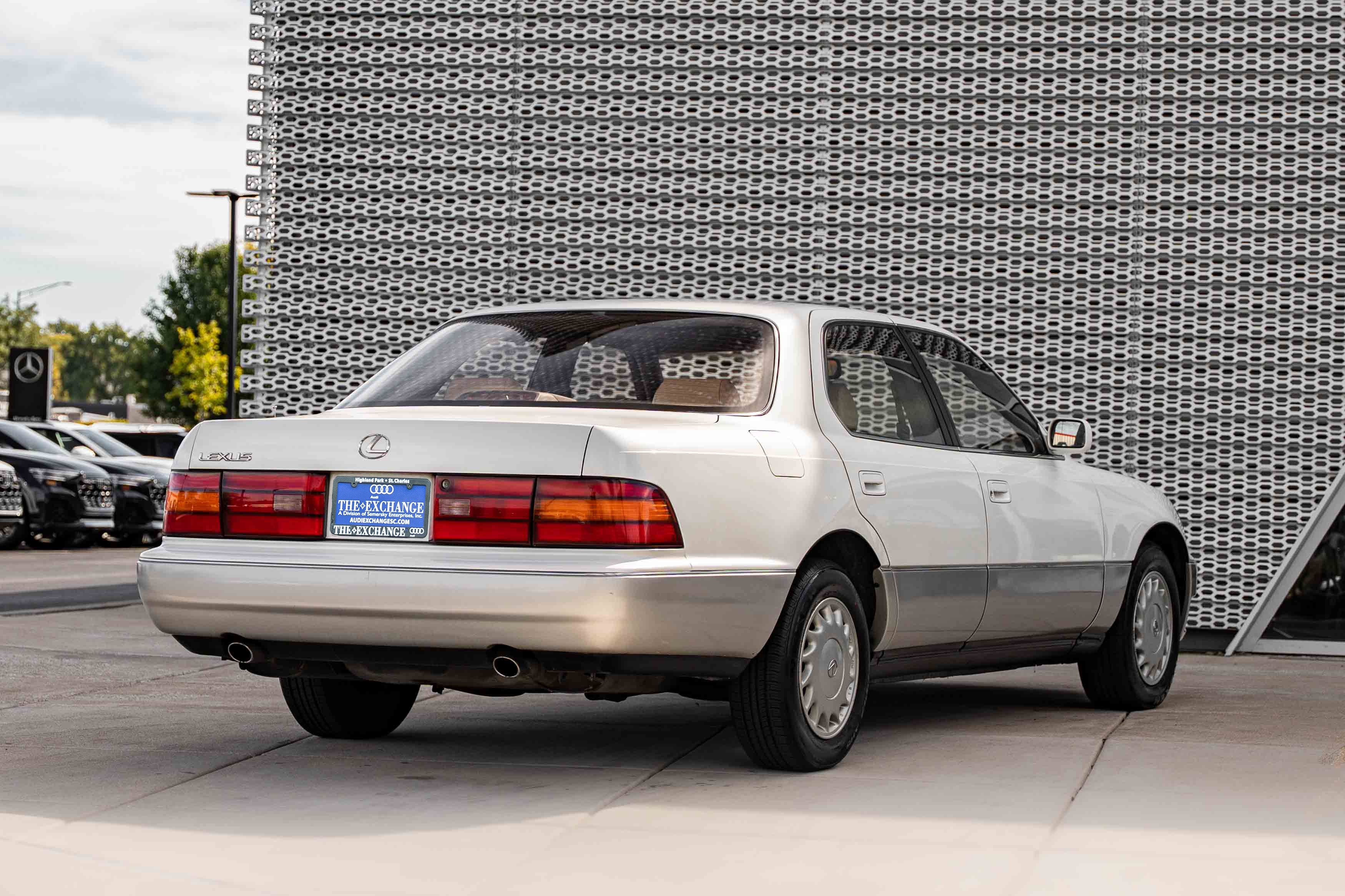 Used 1992 White Lexus 400 image 4