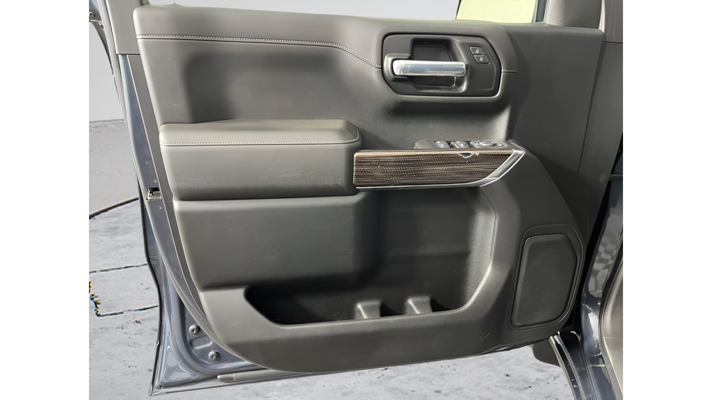 Used 2021 Gray Chevrolet LT image 9