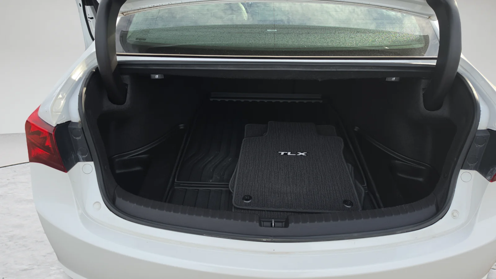 Used 2015 White Acura Tech image 21