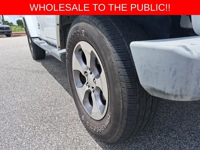 Used 2014 White Jeep Unlimited Sahara image 4