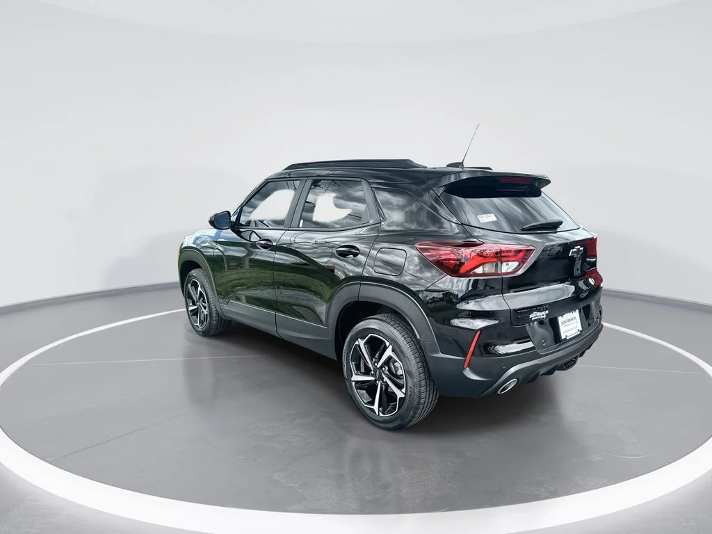 Used 2022 Black Chevrolet RS image 6