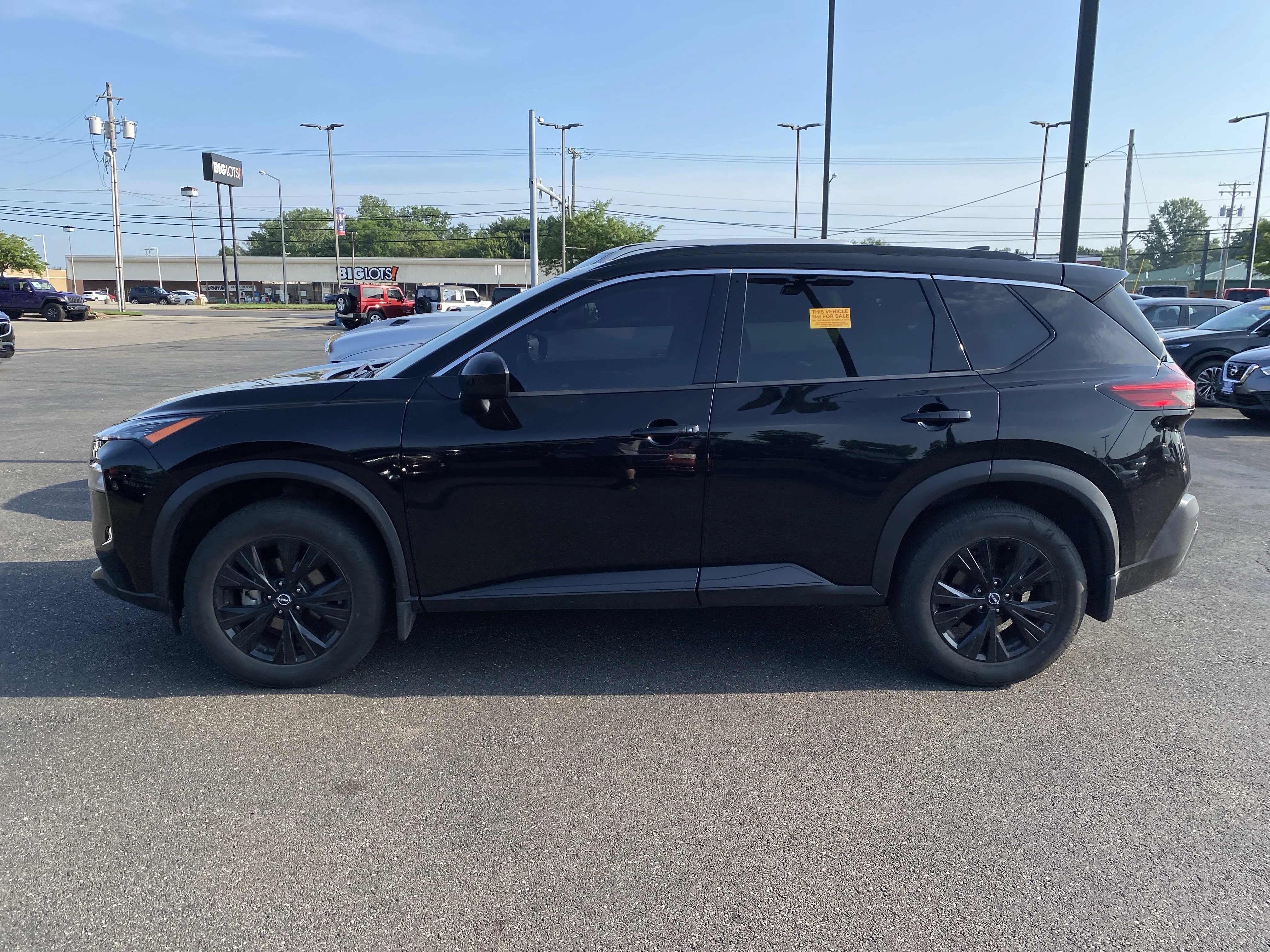 Used 2023 Super Black Nissan SV image 3