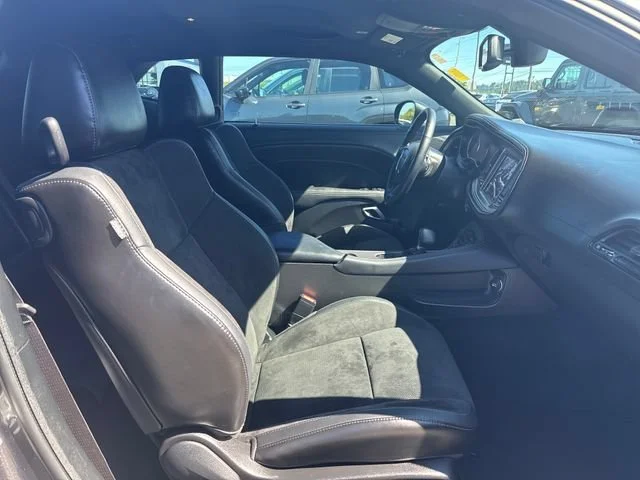 Used 2023 Granite Pearlcoat Dodge R/T image 9