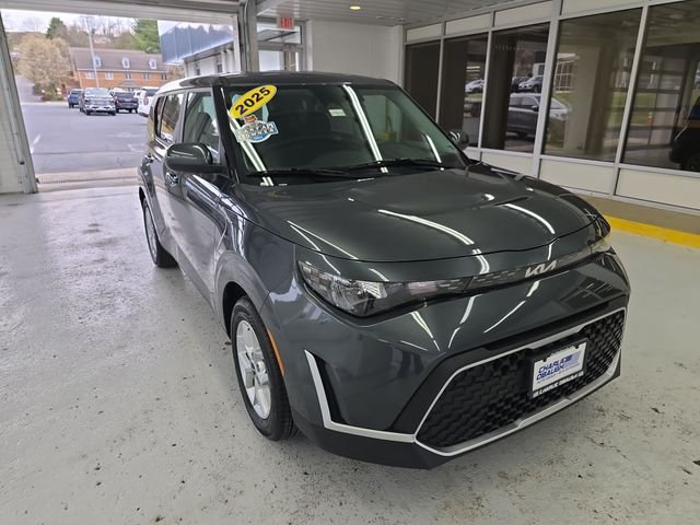 Used 2025  Kia LX image 7