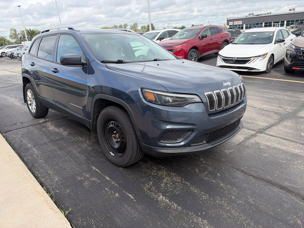Used 2020 Slate Blue Pearlcoat Jeep Latitude image 4
