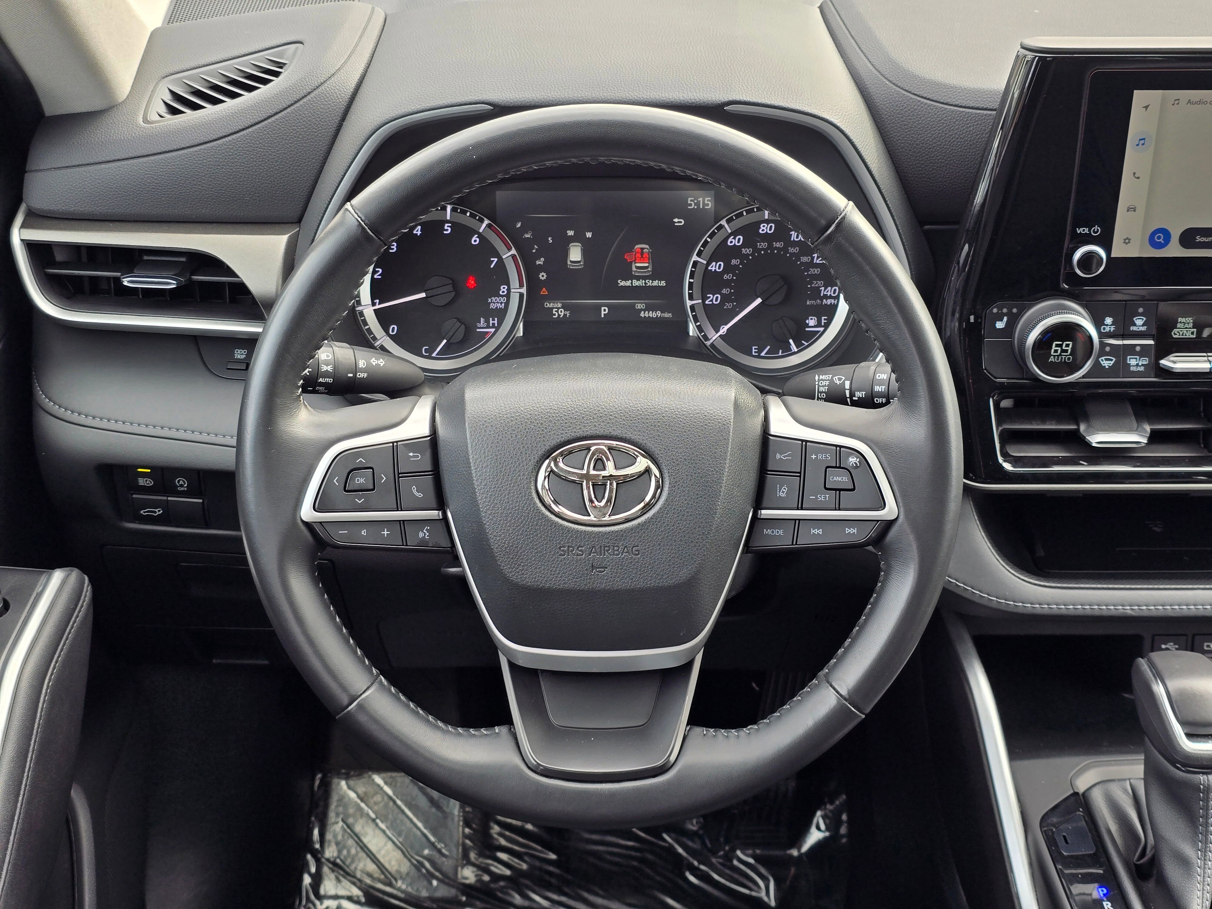 Used 2023  Toyota L image 21