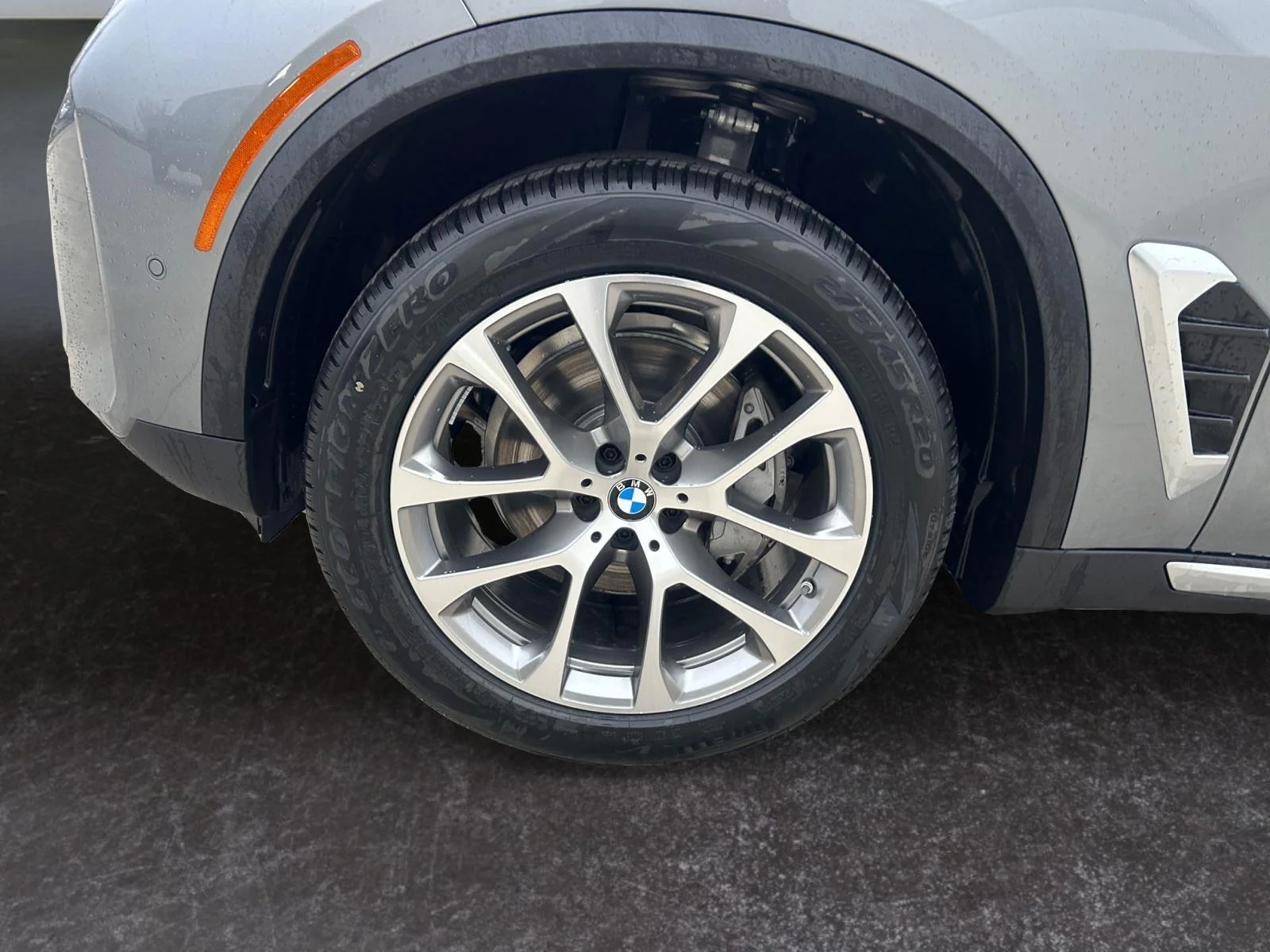 Used 2024 Skyscraper Grey Metallic BMW xDrive40i image 15