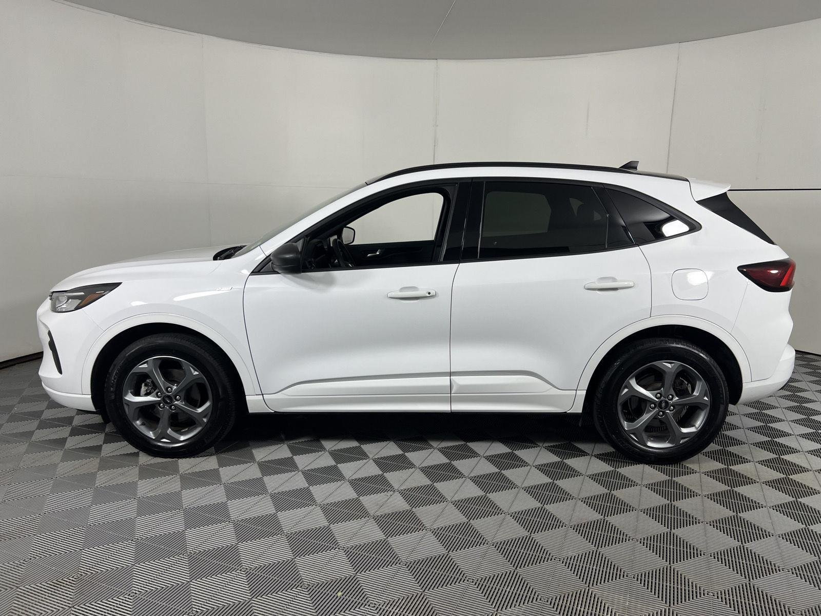 Used 2023 Oxford White Ford ST-Line image 8