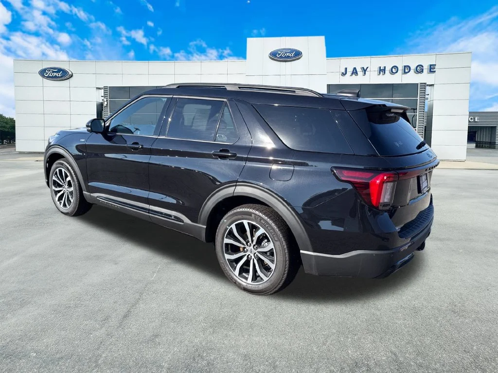 New 2026 Agate Black Metallic Ford ST-Line image 4