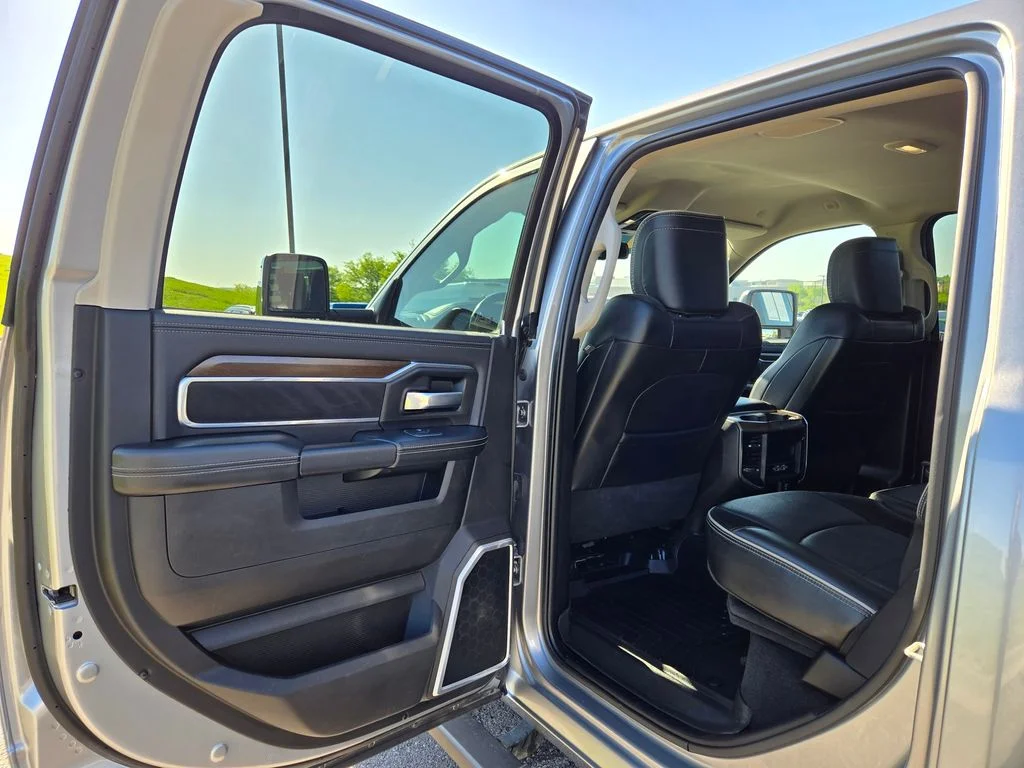 Used 2023 Silver Ram Laramie image 29