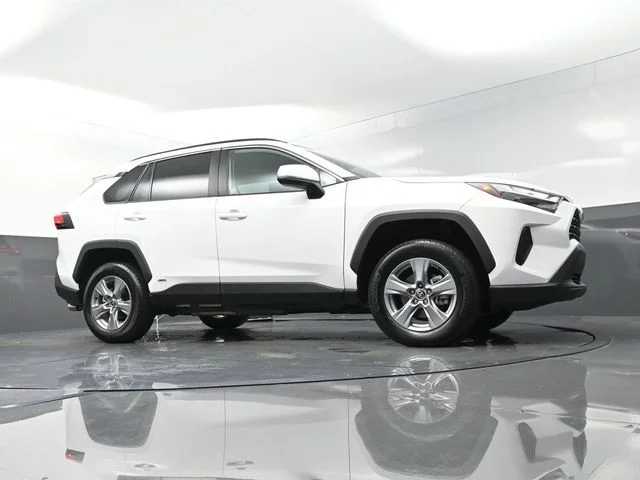 Used 2025 White Toyota XLE image 32