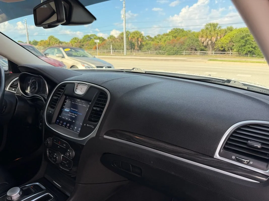 Used 2019  Chrysler Touring image 25