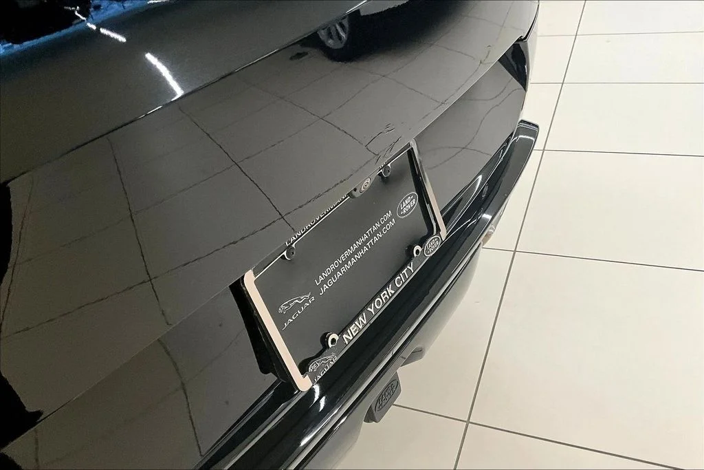 Used 2023 Black Land Rover SE Dynamic image 34