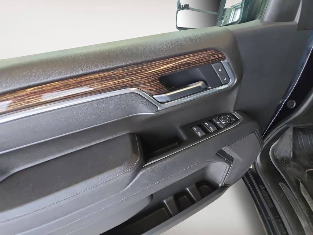 Certified Used 2025 Titanium Rush Metallic GMC Elevation image 10