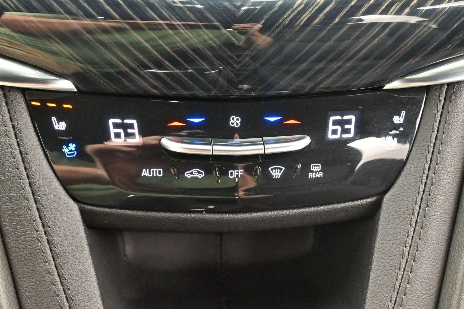 Used 2024 Argent Silver Metallic Cadillac Premium Luxury image 25