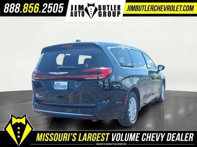 Used 2024 Black Chrysler Touring L image 24