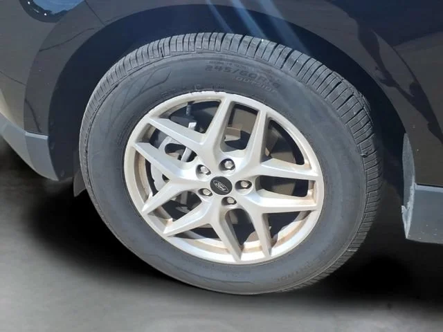 Used 2024  Ford SEL image 18